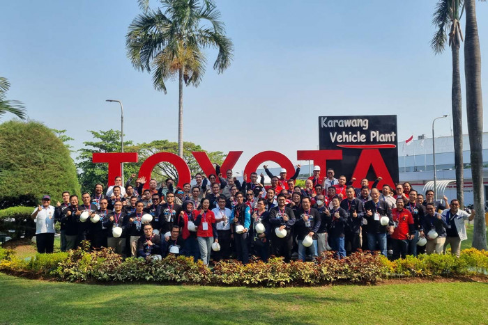 AXIC dan TCF Saksikan Proses Produksi Mobil Hybrid di Pabrik Toyota