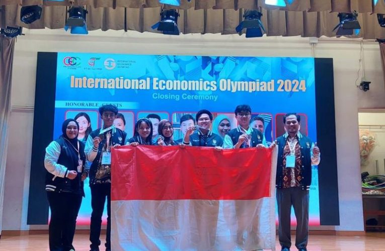 Tim Olimpiade Ekonomi Indonesia Bawa Pulang Dua Perak dan Dua Perunggu pada Ajang IEO 2024