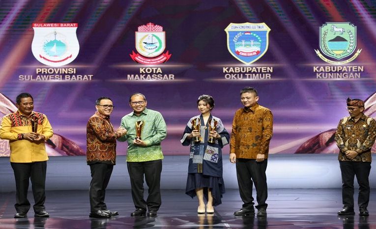 Wujudkan Makassar Low Carbon Town, Danny Pomanto Terima Penghargaan Pemimpin Daerah Award 2024