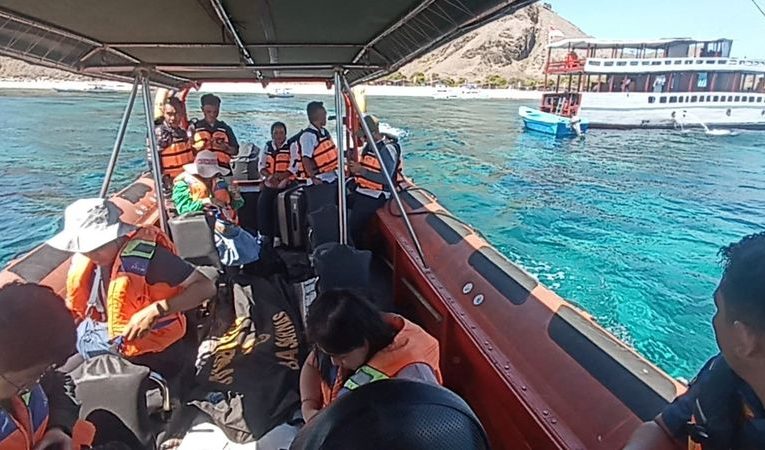 Kelelahan Berenang di Pantai Crimson Pulau Komodo, Wisatawan Selandia Baru Meninggal