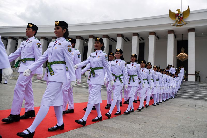 Gubernur Sumbar Desak Pencabutan Larangan Berjilbab Anggota Paskibraka di IKN