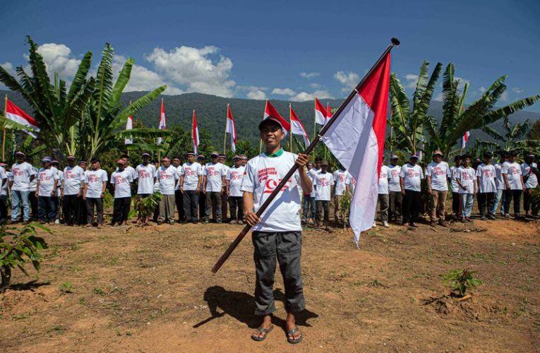 Ratusan Mantan Napiter Lakukan Penghormatan Bendera Merah Putih di Poso