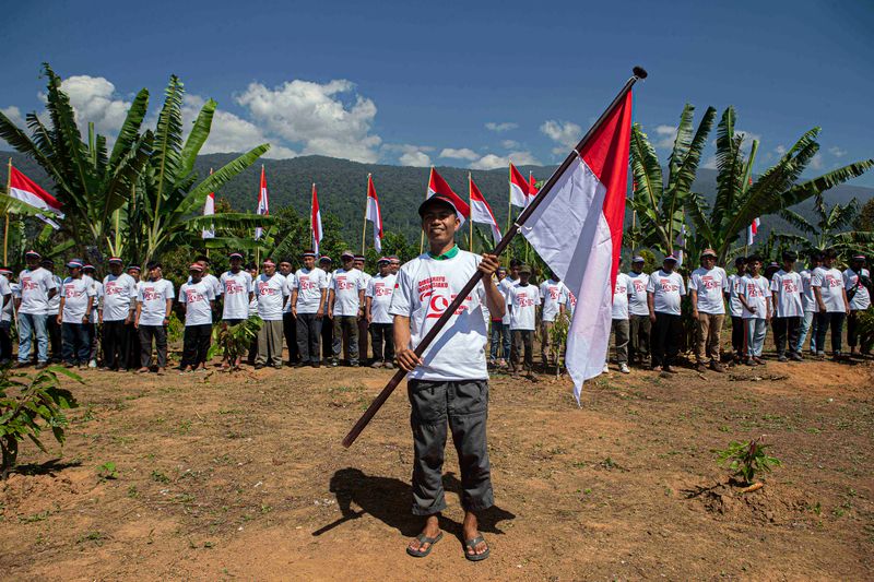 Ratusan Mantan Napiter Lakukan Penghormatan Bendera Merah Putih di Poso