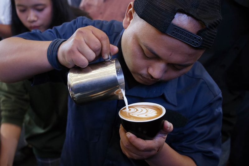 7 Bahaya Terlalu Sering Minum Kopi, Bisa Osteoporosis