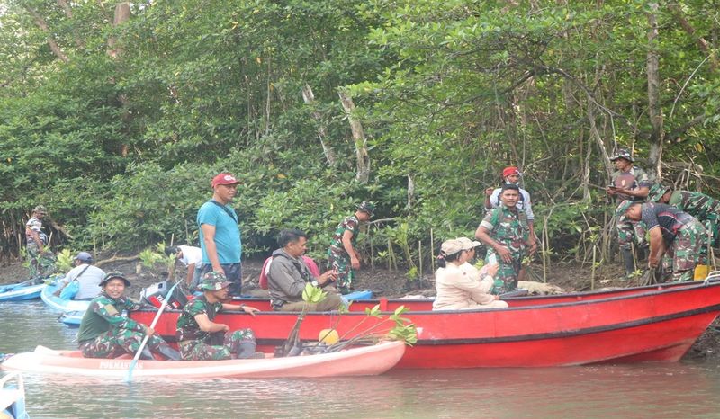 Kodim 1611/Badung Bali Lakukan Penanaman Bakau di Taman Hutan Raya Ngurah Rai