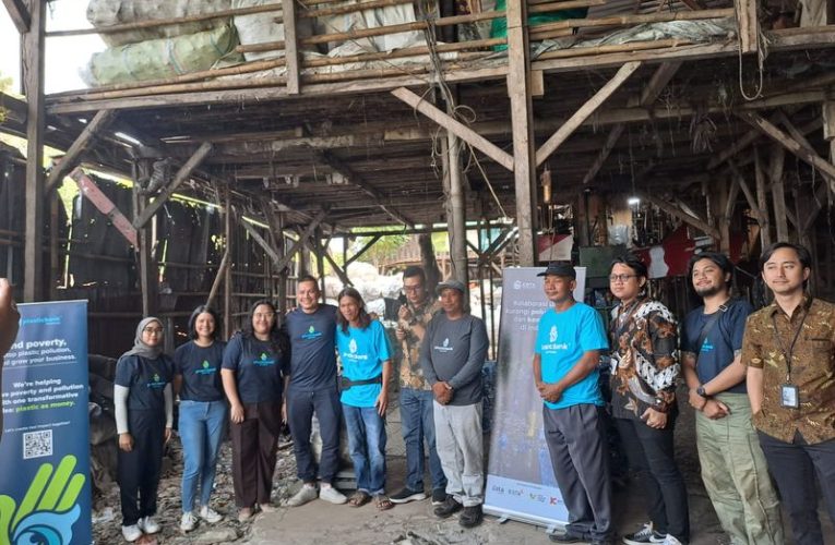 Kemitraan Pengumpulan Sampah Plastik Turunkan Tingkat Kemiskinan