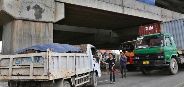 Satpol PP Jakarta Gelar Operasi Tertibkan Polisi Cepek 