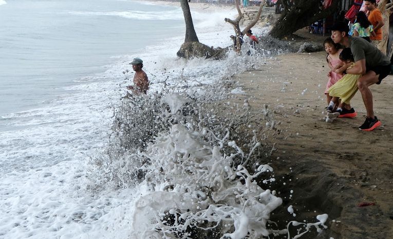 Tinggi Gelombang di Perairan Bali Diprediksi Capai 2,5 Meter Selama 3 Hari ke Depan