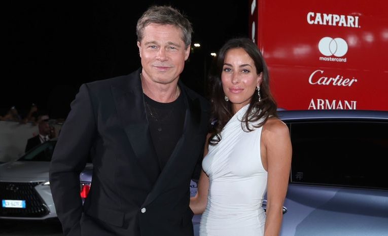 Debut Karpet Merah Brad Pitt dan Ines de Ramon di Competition Movie Venesia 2024