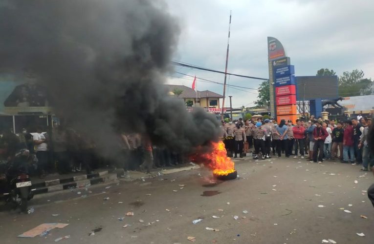 Mahasiswa dan Santri Tasikmalaya Tuntut Komandan Brimob dan Kapolres Mundur