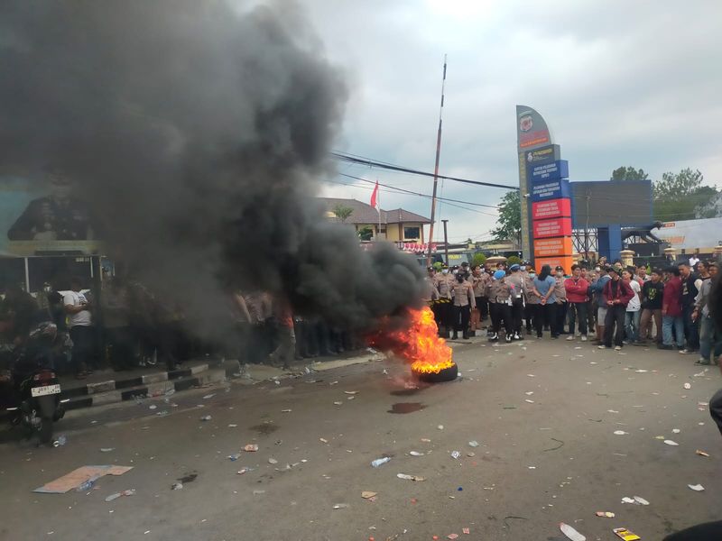 Mahasiswa dan Santri Tasikmalaya Tuntut Komandan Brimob dan Kapolres Mundur