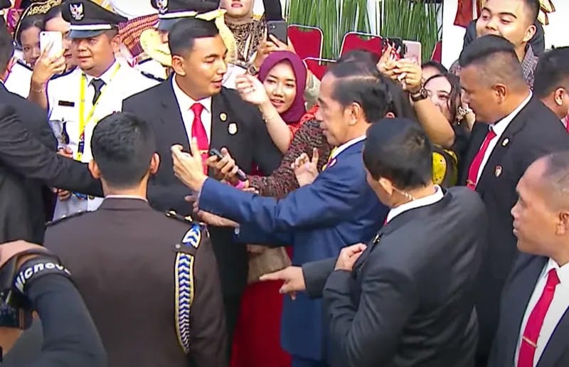 Pria Mengaku Dipukul Saat Swafoto dengan Jokowi, Paspampres Minta Warga Jangan Agresif