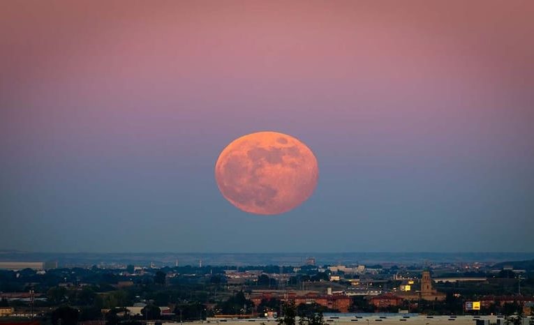 Supermoon 18-20 September 2024, BMKG Prediksi Picu Banjir Rob di Pesisir Selatan Jawa