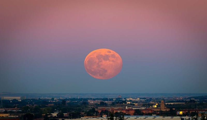 Supermoon 18-20 September 2024, BMKG Prediksi Picu Banjir Rob di Pesisir Selatan Jawa