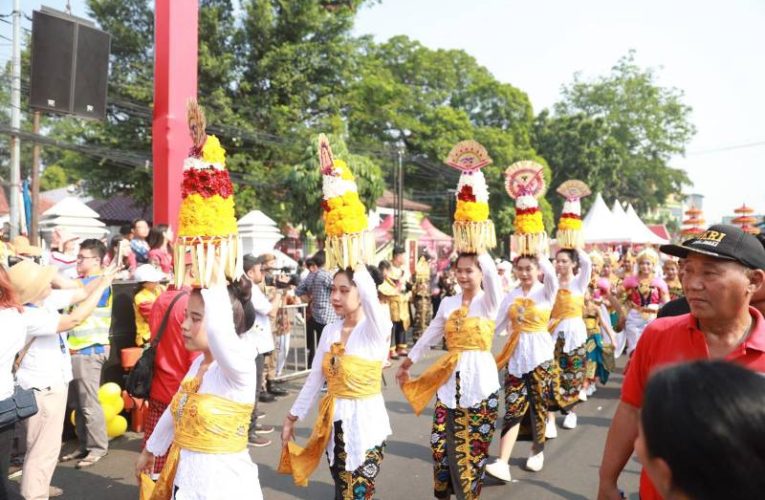 Parade Gotong Toapekong, 1.200 Orang Dilibatkan Bawa Liong