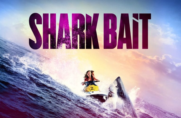 Sinopsis Movie Shark Bait Sekelompok Wisatawan yang Terjebak di Tengah Lautan