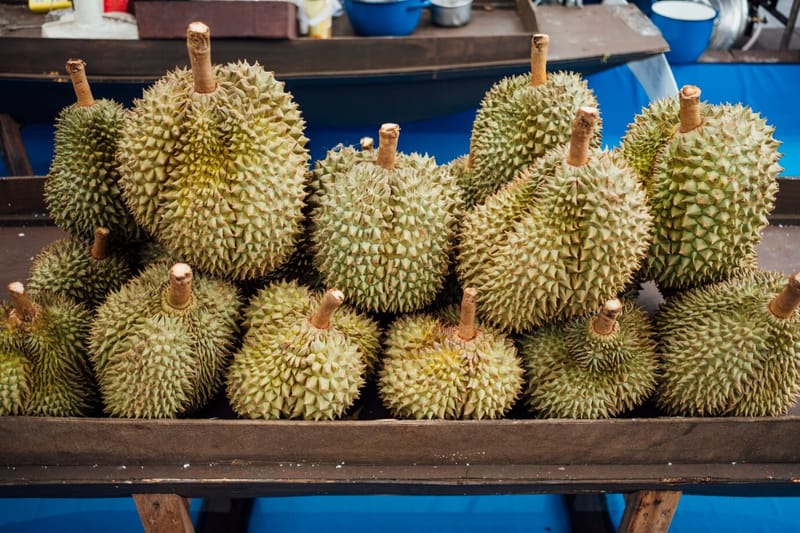 5 Tips Membelah Kulit Durian yang Benar