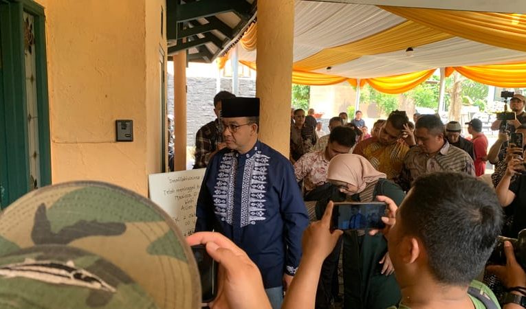 Anies Baswedan Melayat ke Rumah Almarhumah Marissa Haque