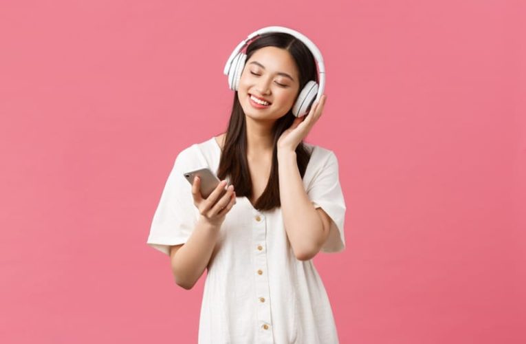 10 Rekomendasi Headphone Bluetooth dengan Suara Bass Terbaik