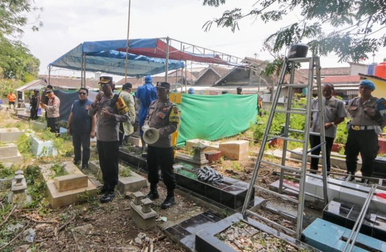 Tim Forensik Ekshumasi Jenazah Tahanan Polres Palu yang Meninggal Dunia