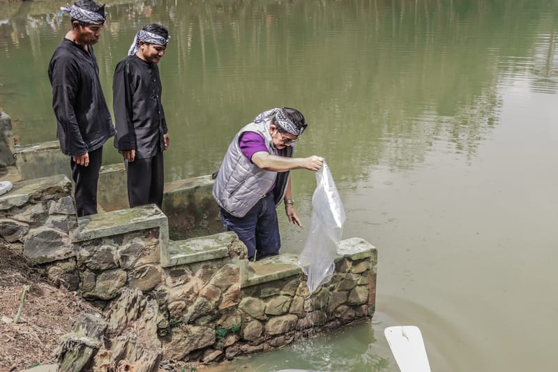 Pemkab Ciamis Tebar 40 Ribu Ikan di Situ Golempang