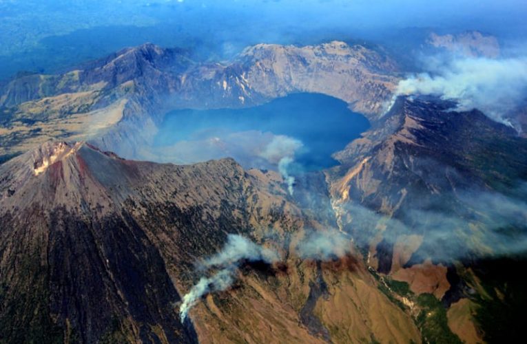 7 Gunung Tertinggi di Indonesia, Berikut Jalur Pendakiannya