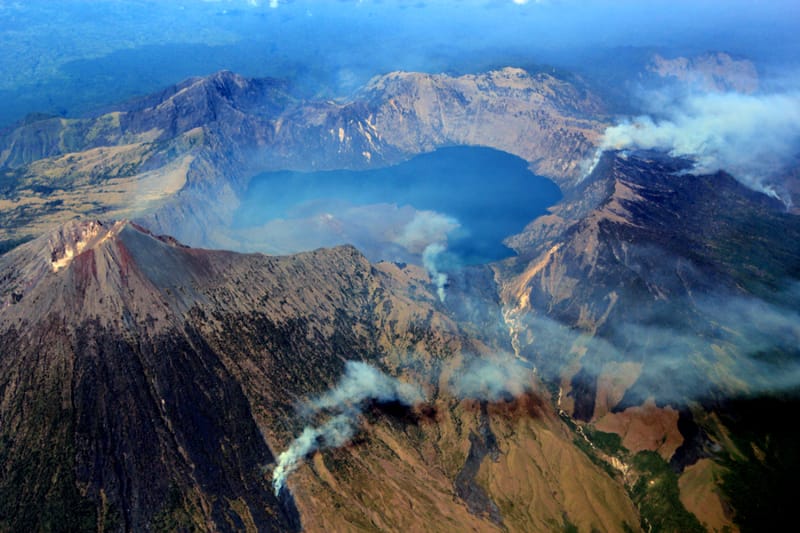 7 Gunung Tertinggi di Indonesia, Berikut Jalur Pendakiannya