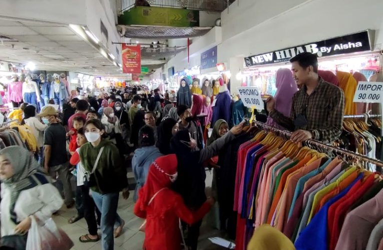 Tuntut Tarif Sewa Turun, Pedagang Tanah Abang Ancam Tutup Akses Jembatan Multiguna