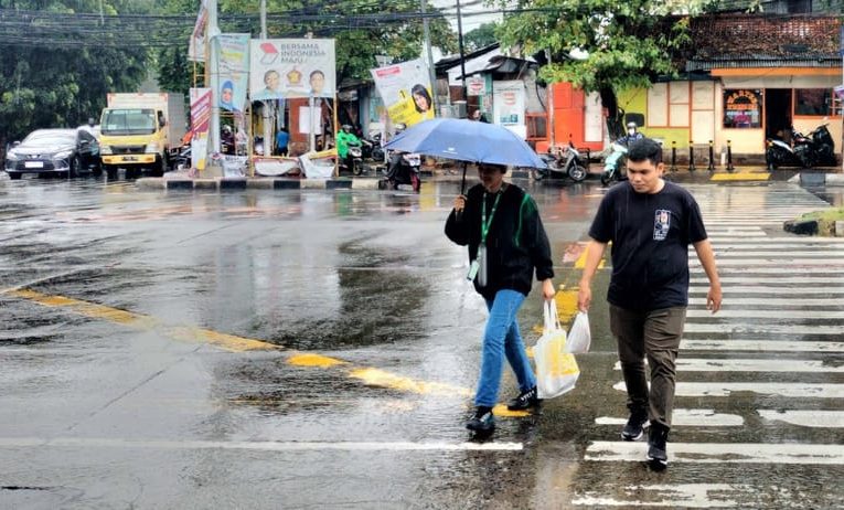 Data Cuaca BMKG Hari Ini, Minggu, 27 Oktober 2024 Waspada Hujan Petir di Kota-kota Besar di Indonesia