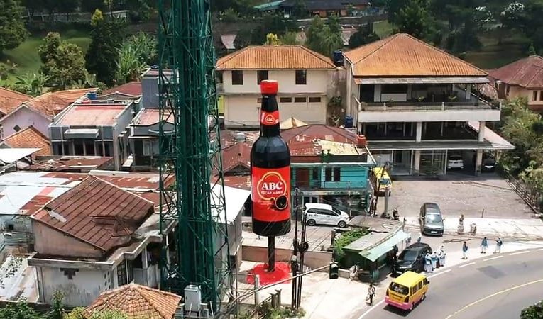 Legendaris, Botol Kecap Raksasa Tampil dengan Wajah Baru di Puncak