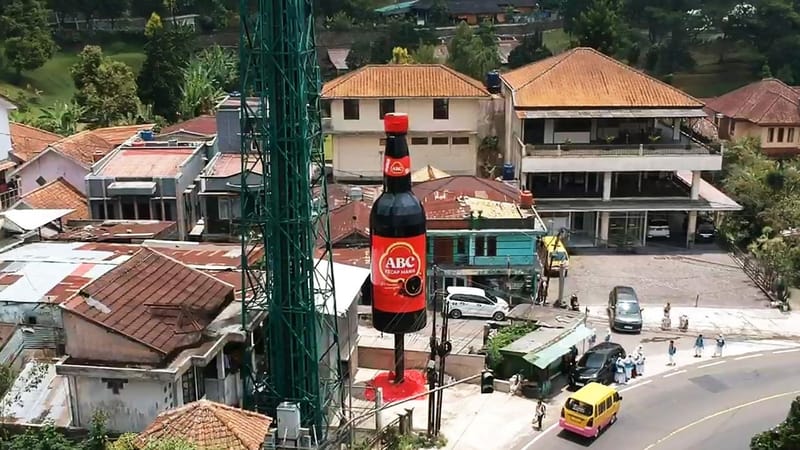 Legendaris, Botol Kecap Raksasa Tampil dengan Wajah Baru di Puncak