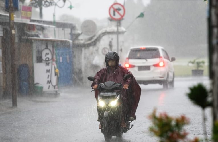 Prakiraan Cuaca Sabtu, 2 November 2024 Sejumlah Kota di Indonesia Waspada Hujan Lebat