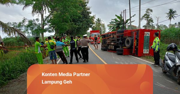 Hari Pertama Ops Krakatau 2025, Polres Lampung Timur Evakuasi Mobil Terguling