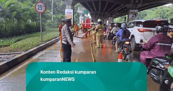 Tanah Berserakan Bikin Jalanan Jakut Licin, Pemotor Berjatuhan