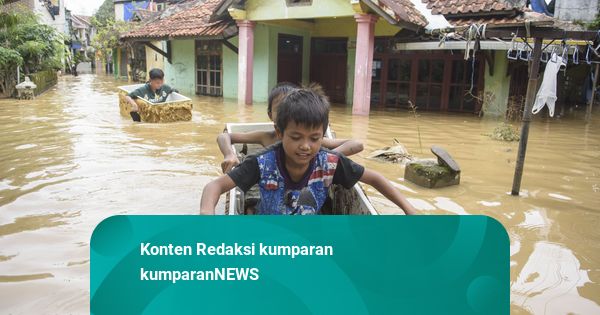 Foto: Luapan Sungai Citarum Rendam 3 Kecamatan di Bandung Selatan