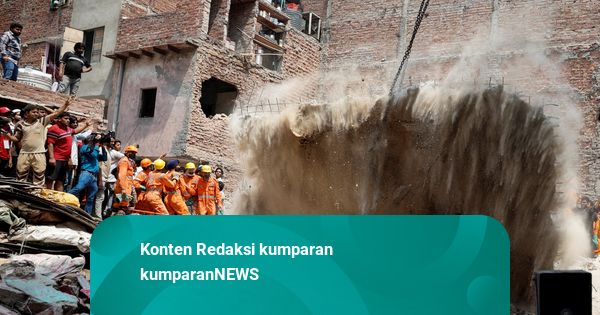 Foto: Bangunan 4 Lantai di India Roboh, 11 Orang Tewas