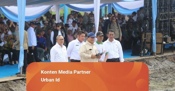 Presiden Prabowo Uji Coba Tebar Benih Padi Pakai Drone di Ogan Ilir