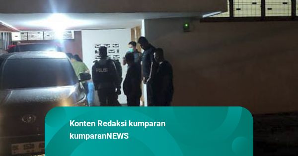 KPK Bawa Koper Biru Usai 3 Jam Geledah Kantor Kedua Kadis PUPR