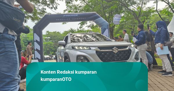 Seremoni Serah Terima Perdana 55 Unit Suzuki Fronx ke Konsumen